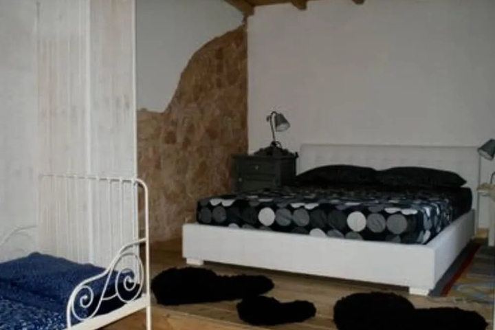 Room 3 of 8