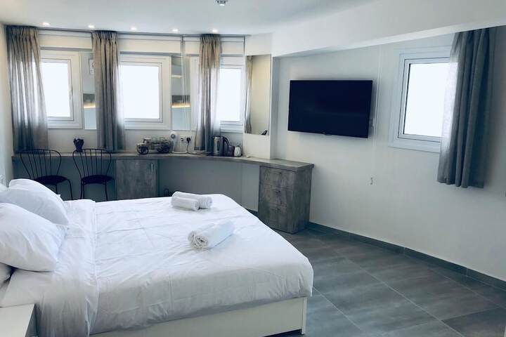 Room 5 of 99