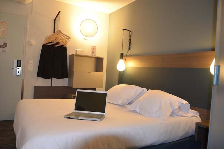 Room 5 of 76