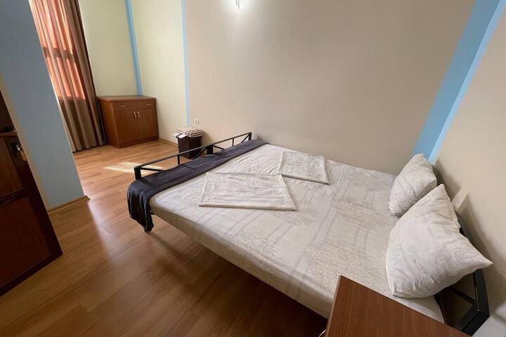 Room 7 of 32
