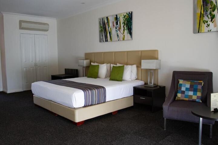 Room 17 of 46