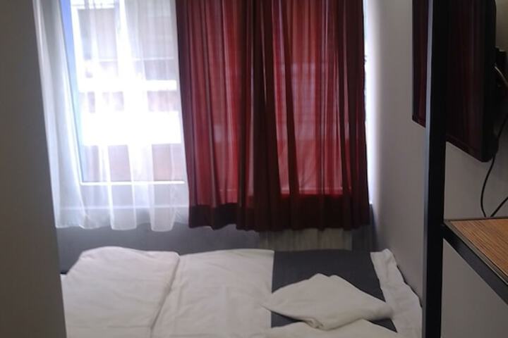 Room 22 of 33
