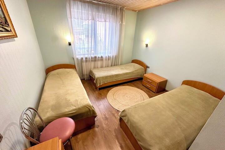 Room 12 of 65