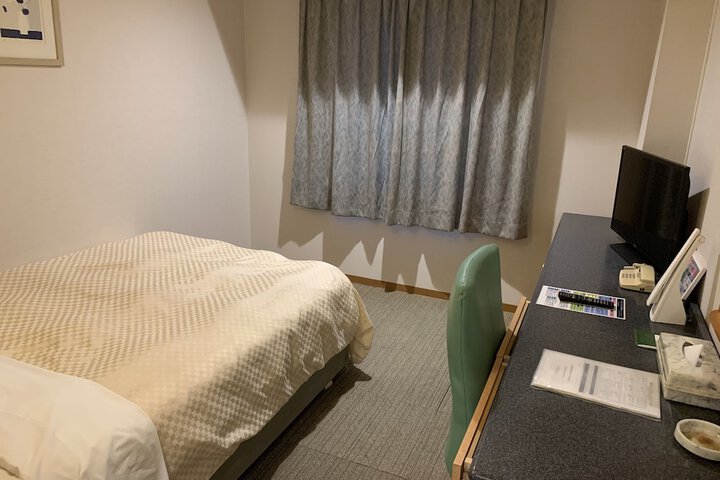 Room 10 of 48