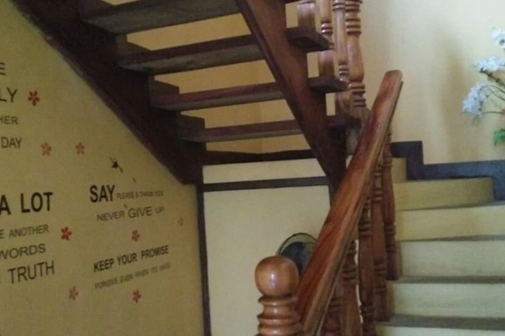 Room 5 of 12