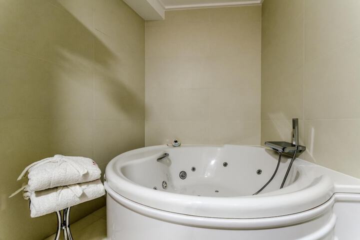 Room 12 of 22