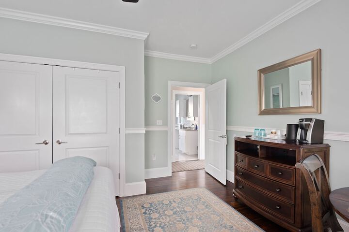 Room 4 of 25