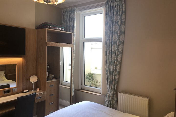 Room 10 of 30