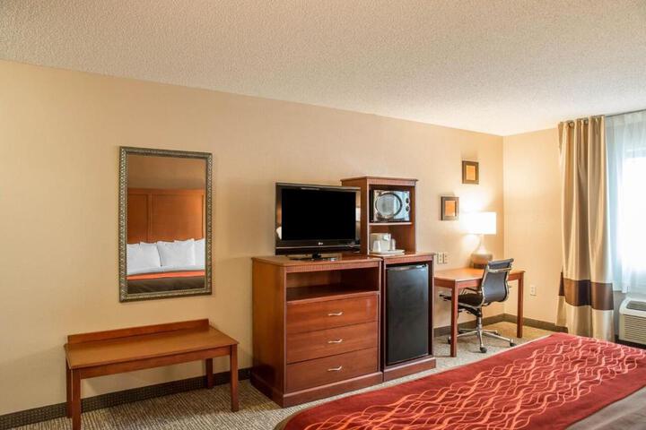 1 King Bed (12 of 19)