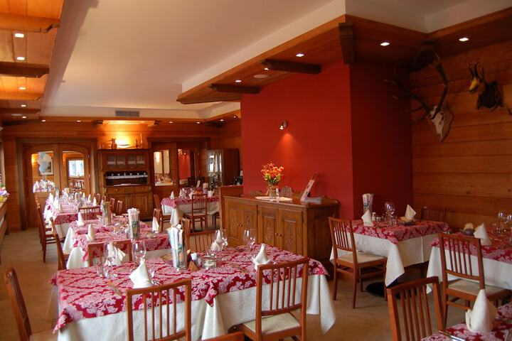 Dining 37 of 61