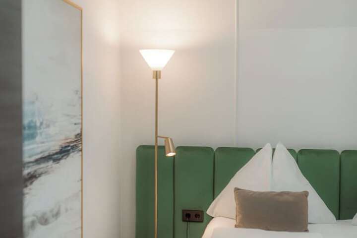 Room 70 of 103
