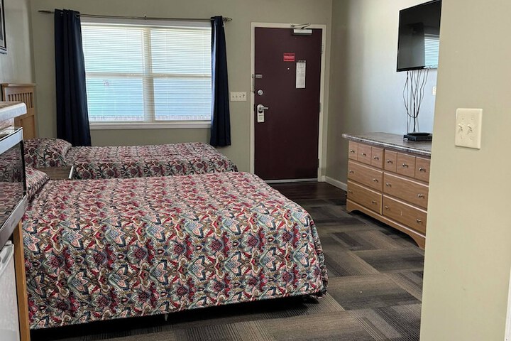 Basic 2 Double Beds (10 of 10)