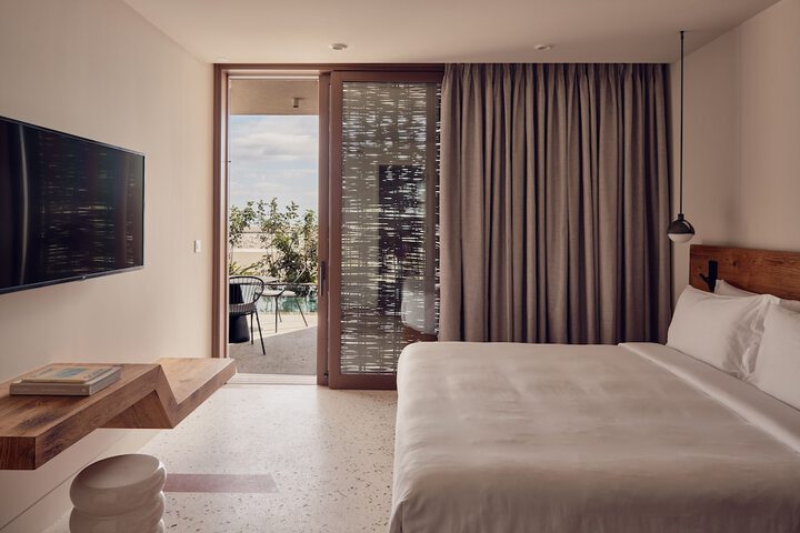 Room 43 of 251