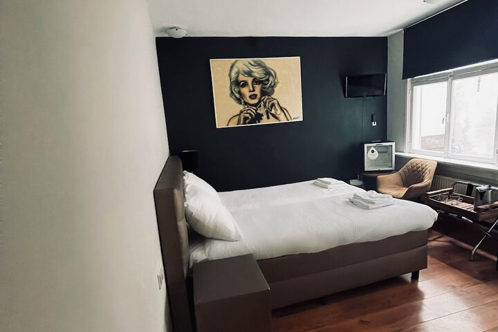 Room 7 of 132