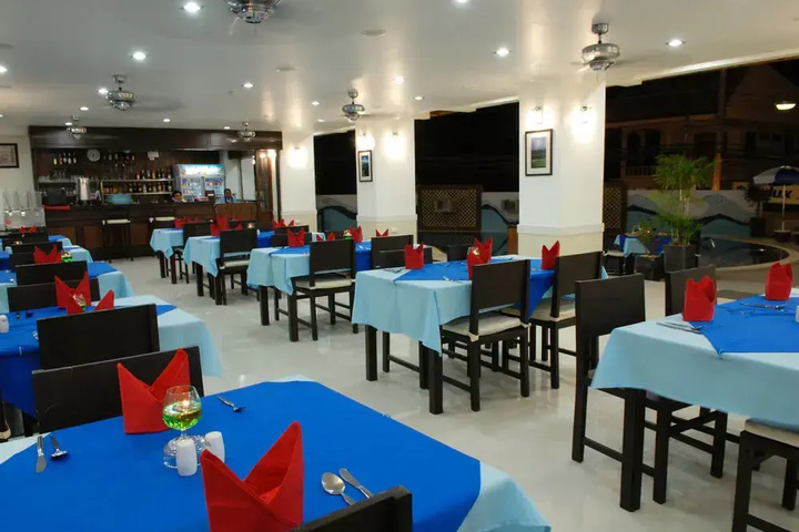 Dining 19 of 20