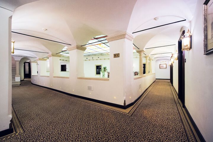 Ballroom/Hall 38 of 45