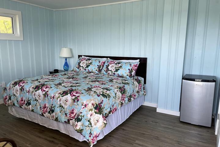 Room 3 of 6