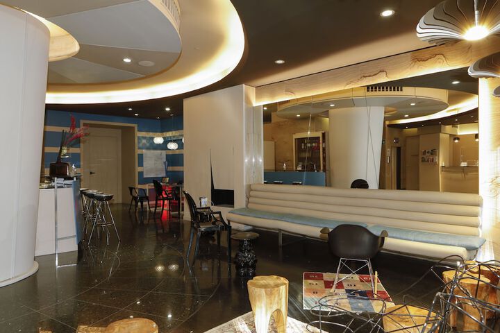 Entrance & Lobby