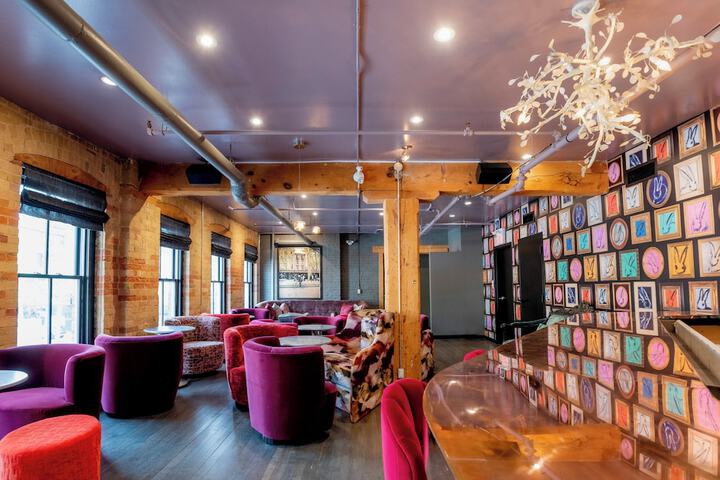 Lounge 111 of 136