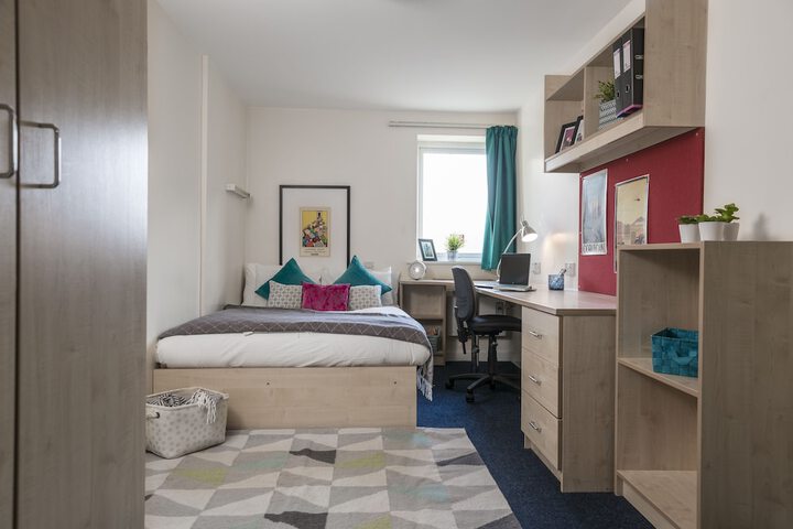 Room 9 of 18