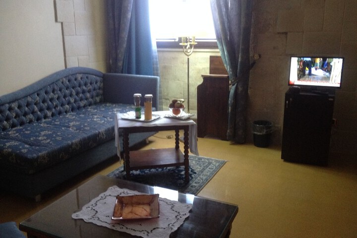 Room 44 of 94