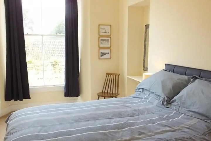Room 4 of 13