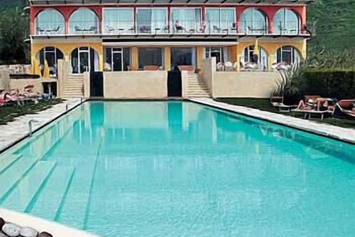 Pool 21 of 34