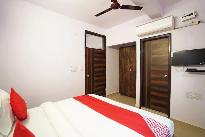 Room 5 of 11