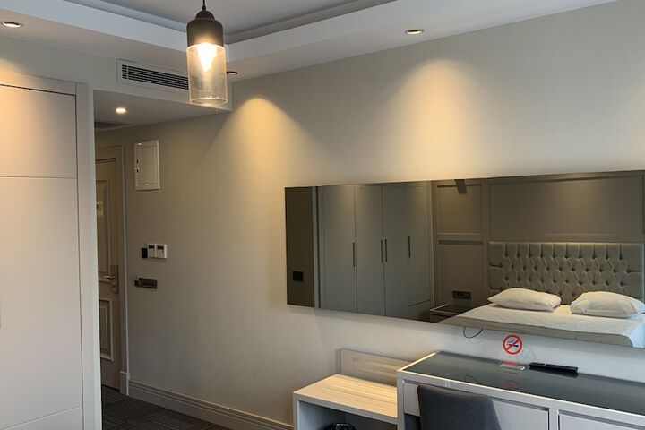 Room 14 of 36