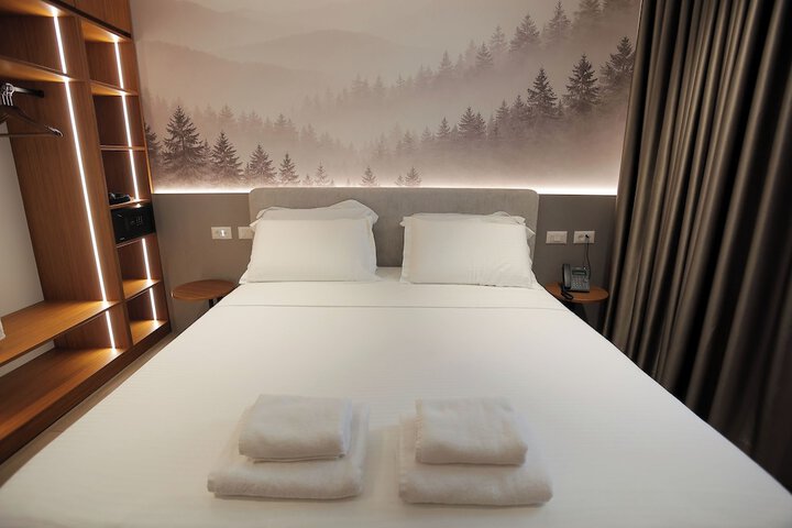 Room 21 of 198