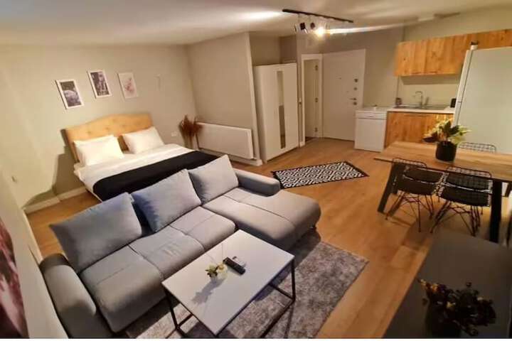Room 6 of 43