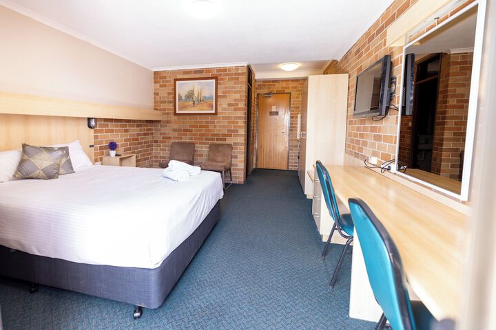 Room 16 of 33