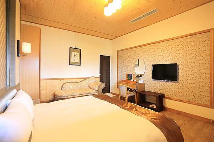 Room 9 of 28