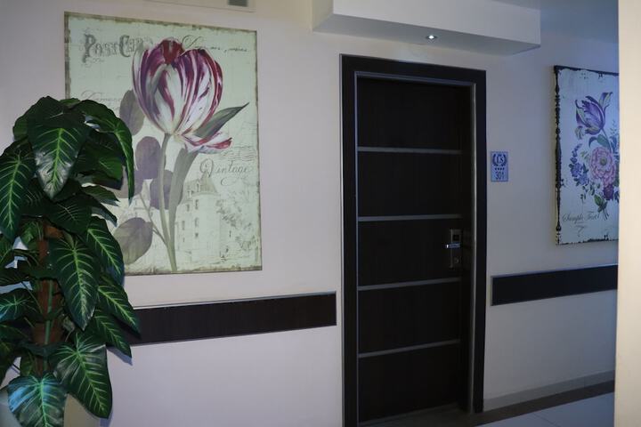 Ballroom/Hall 71 of 80