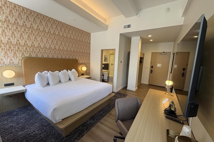 Photo of Aiden by Best Western Kansas City Downtown