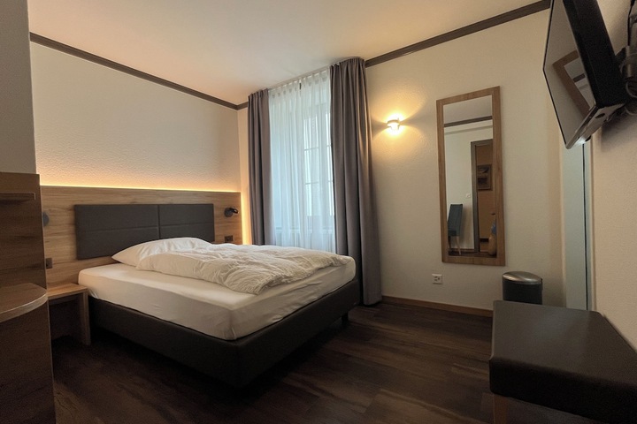 Room 30 of 87
