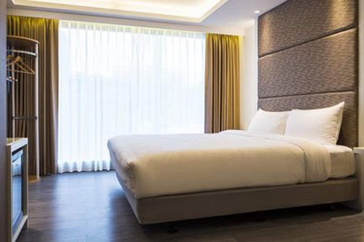 Room 4 of 40