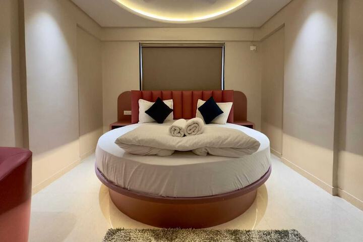 Room 4 of 6