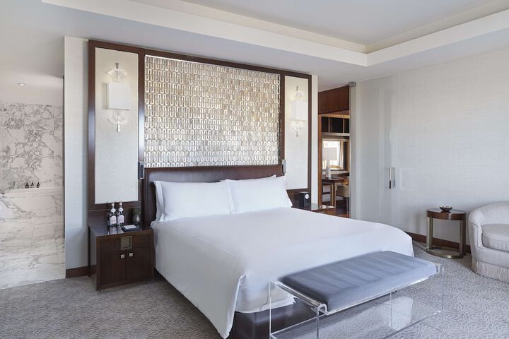 Room 37 of 170