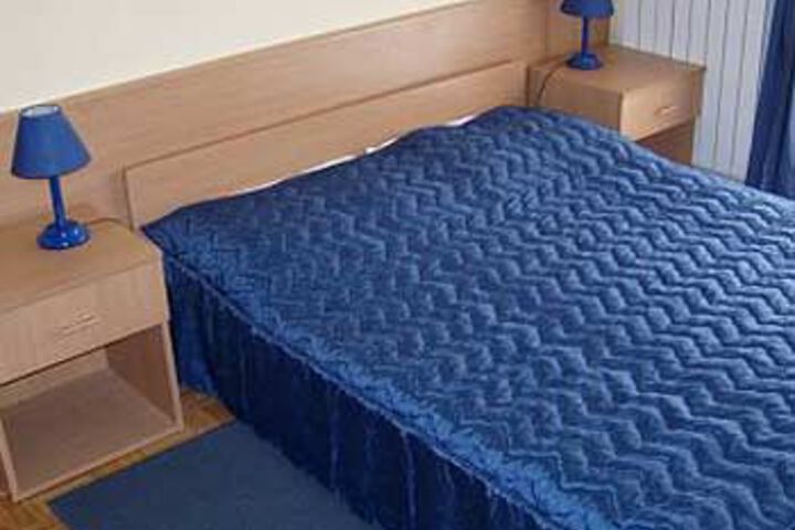 Room 11 of 30