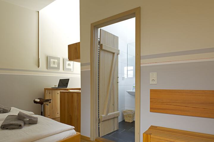 Room 9 of 27