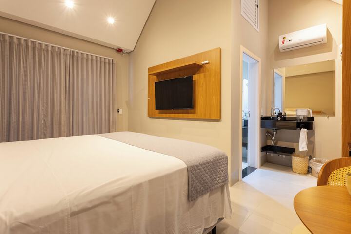 Room 6 of 218