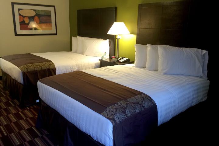 2 Queen Guest Room (4 of 10)