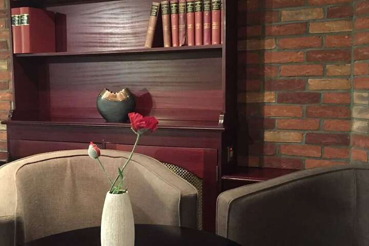 Lounge 34 of 43