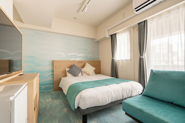 Room 12 of 104