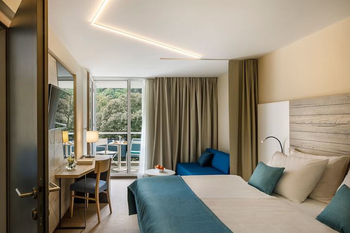 Room 14 of 75