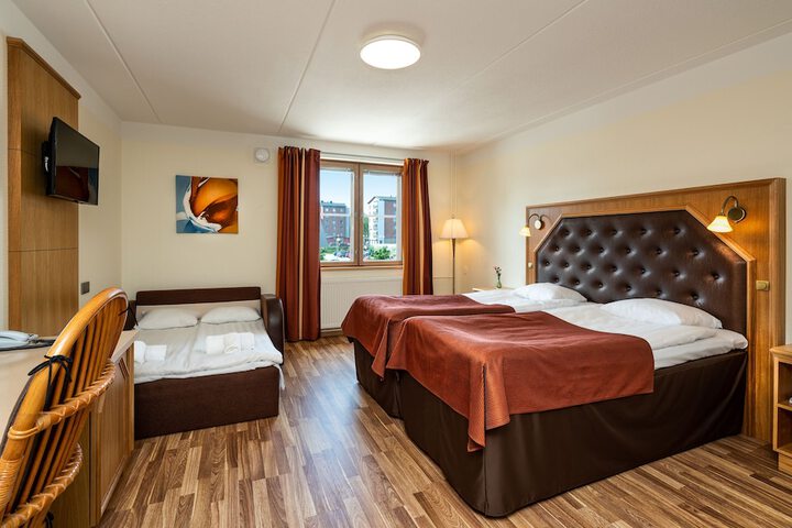 Room 12 of 51