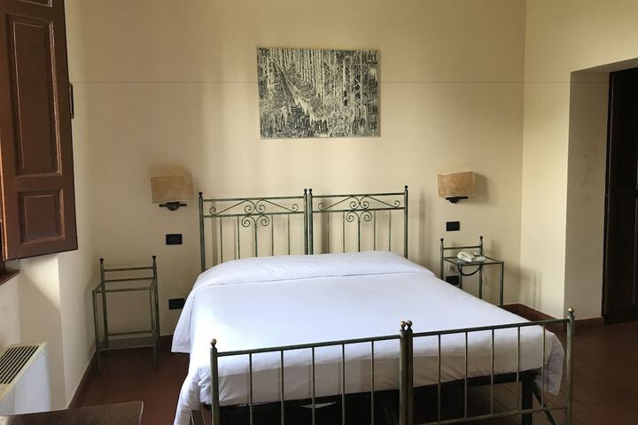 Room 18 of 66