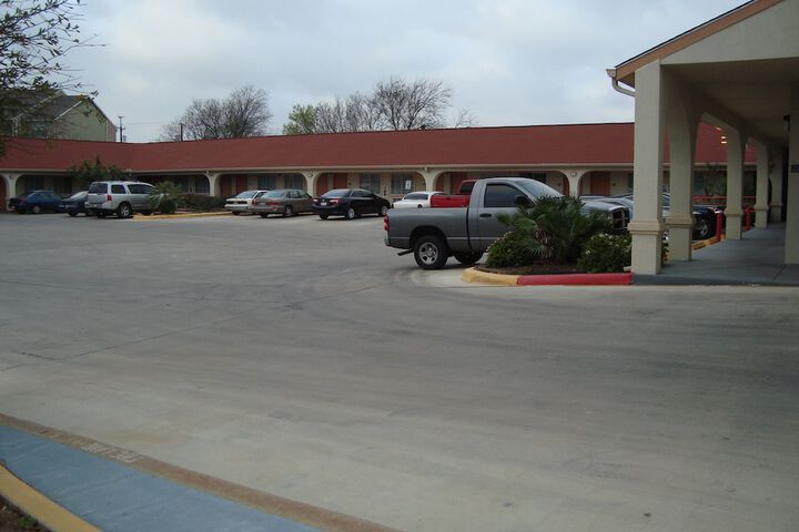 Property Grounds 33 of 45