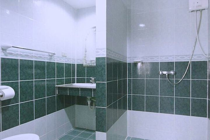 Room 8 of 17
